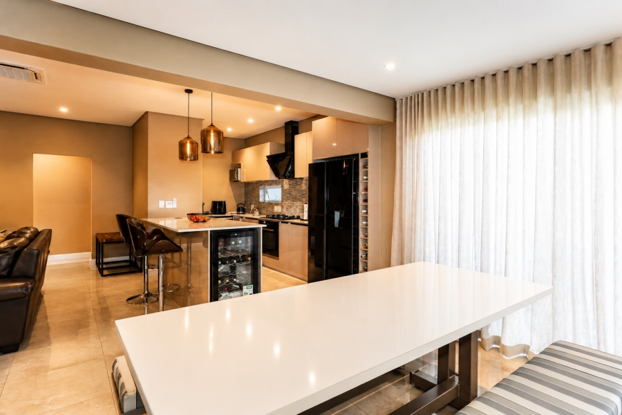 To Let 3 Bedroom Property for Rent in Sandown Western Cape